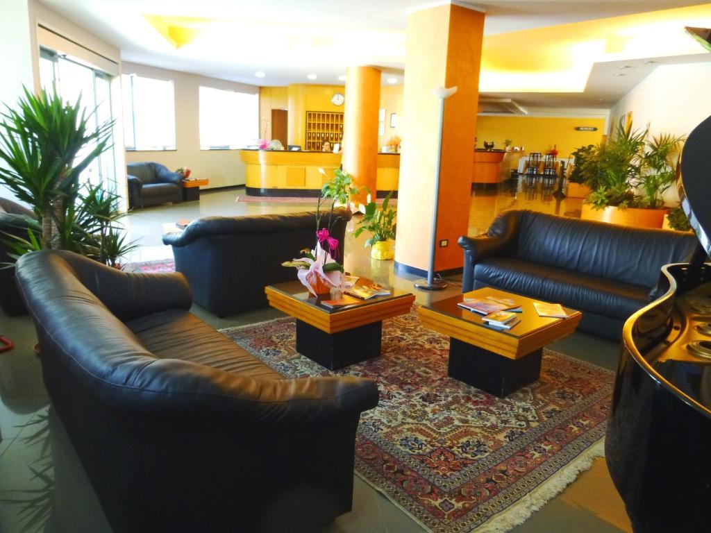 Hotel Romanisio Фоссано Экстерьер фото