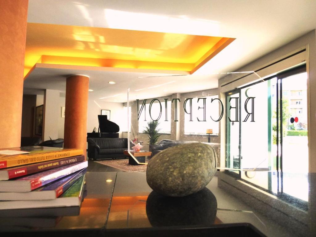 Hotel Romanisio Фоссано Экстерьер фото