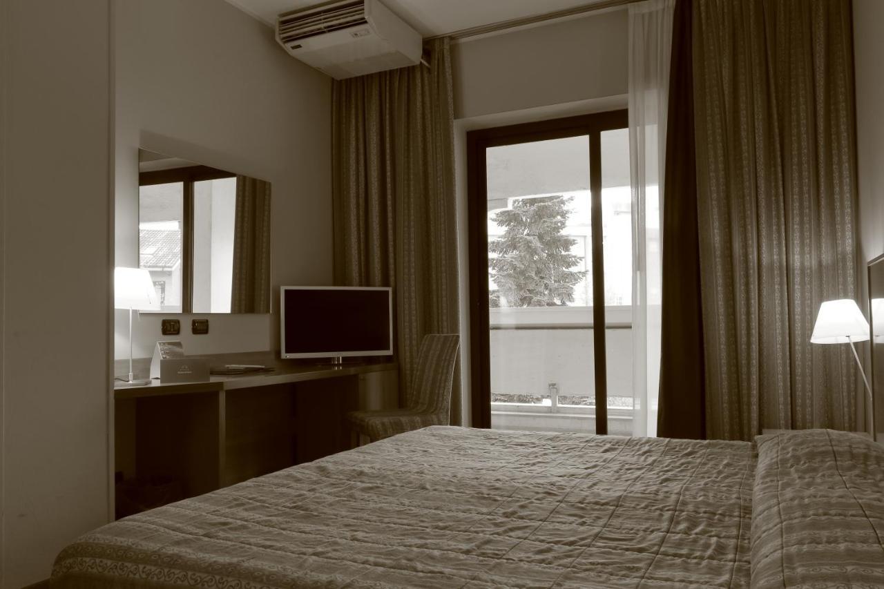 Hotel Romanisio Фоссано Экстерьер фото