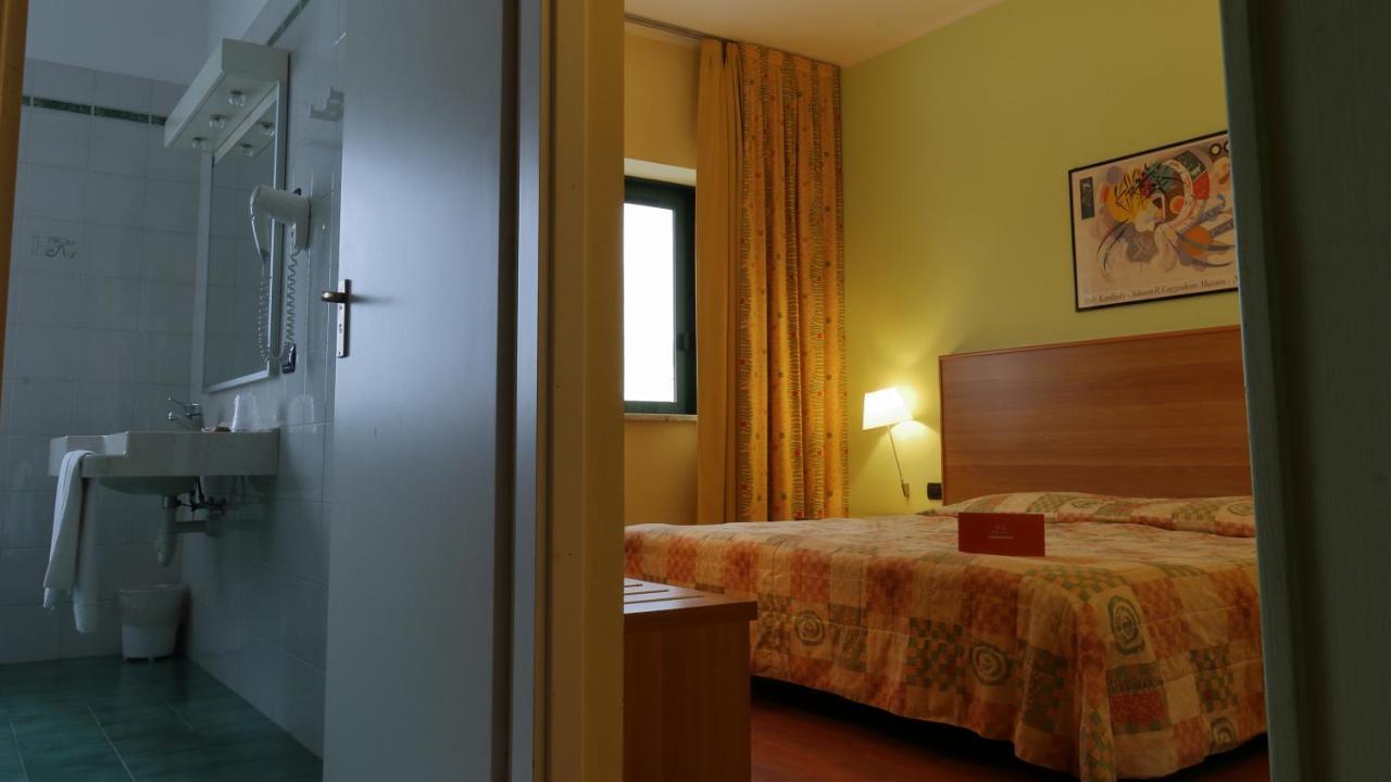 Hotel Romanisio Фоссано Экстерьер фото
